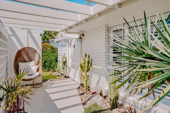 Palm Springs Magic In Mooloolaba gallery image 3