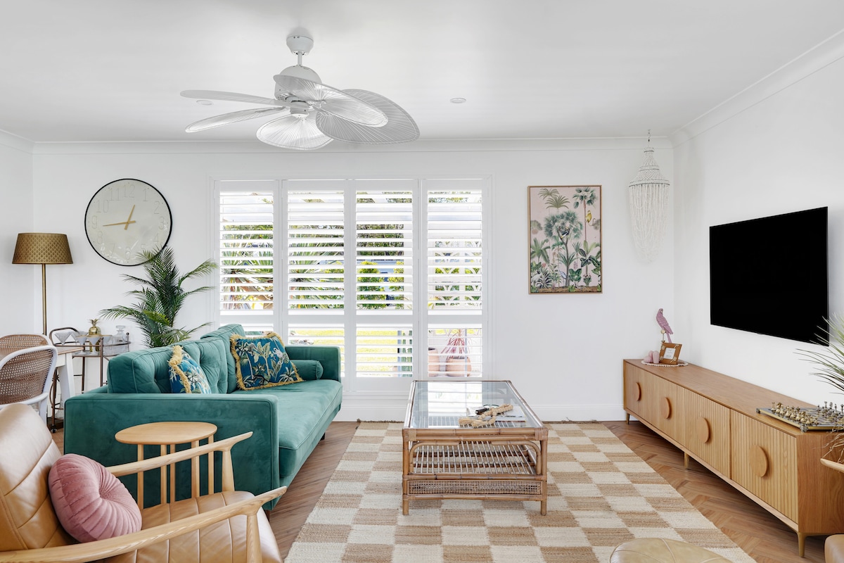 Popular Airbnb listing: Palm Springs Magic In Mooloolaba in Mooloolaba