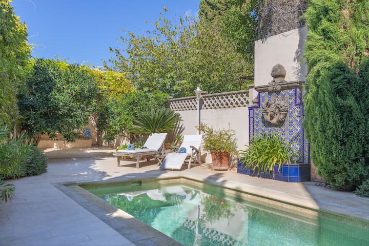 5-Bedroom home w/ heated pool, AC in Soller centre