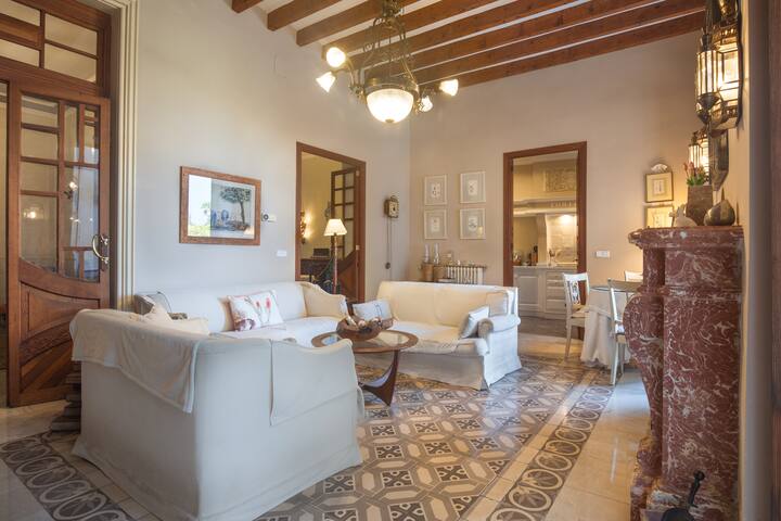 5-Bedroom home w/ heated pool, Soller centre gallery image 3