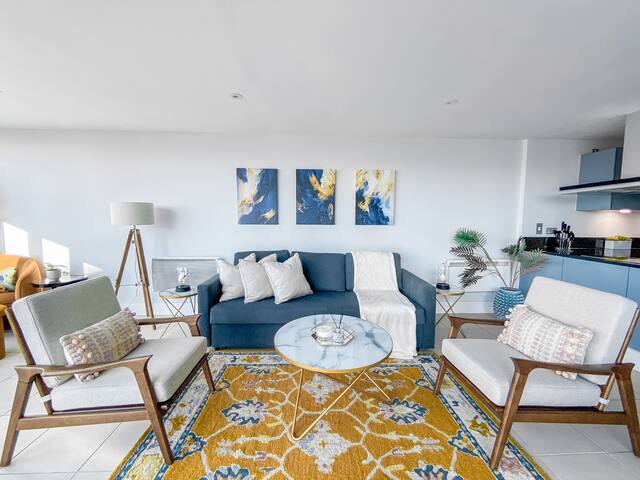 Luxury Riverside Retreat with Stunning Views gallery image 2