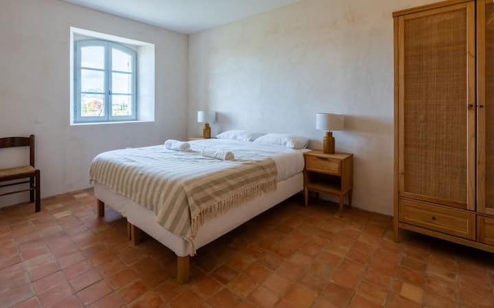 La 4ème chambre décorée elle aussi avec élégance et sobriété