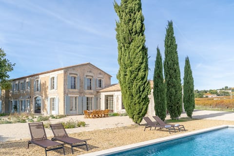 Le Grand Chêne · Wine Estate · Pool · Sleeps 12