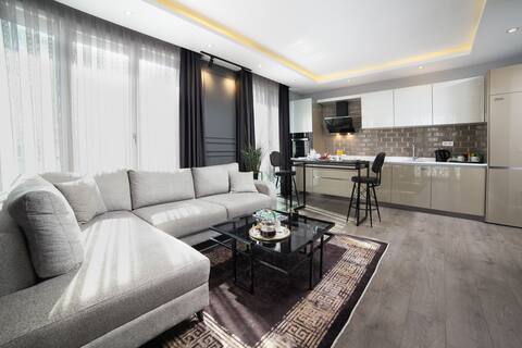 Successful Airbnb property: White Deluxe2 with Kitchen and Balcony in Ümraniye