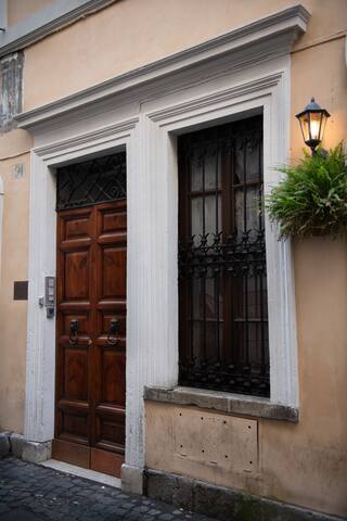 Luxury apt. very close to Forum and the Colosseum gallery image 2