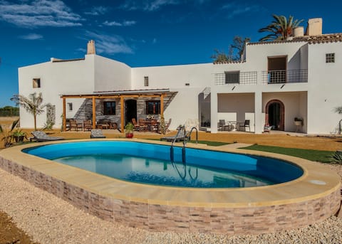 Tranquil Rural Villa 3 beds own Pool close to sea