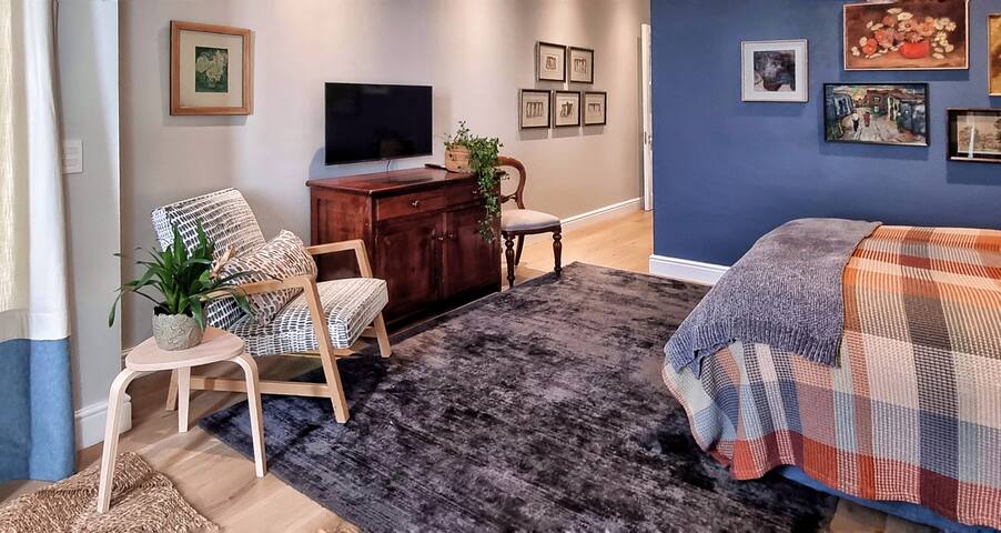 The Dragon Tree Guesthouse Double Suite + Kitchen gallery image 5