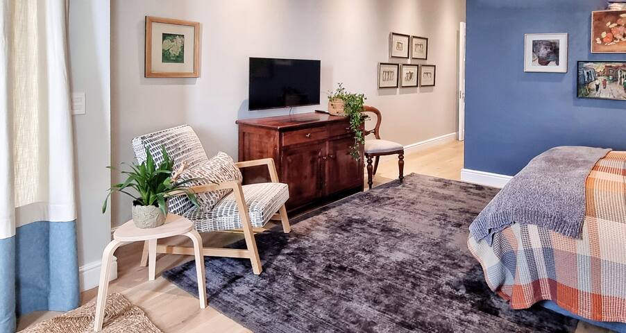 The Dragon Tree Guesthouse Double Suite + Kitchen gallery image 2