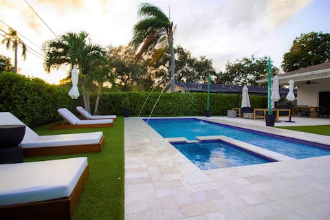 BaeCation Dania! Near FLL, Casino! Pool & Jacuzzi!