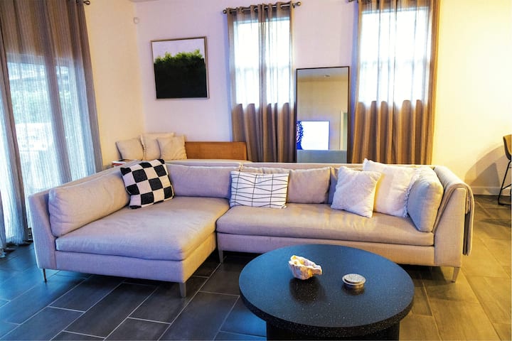 Baecation Dania! Near Fll, Casino! Pool & Jacuzzi! - Dania Beach, FL