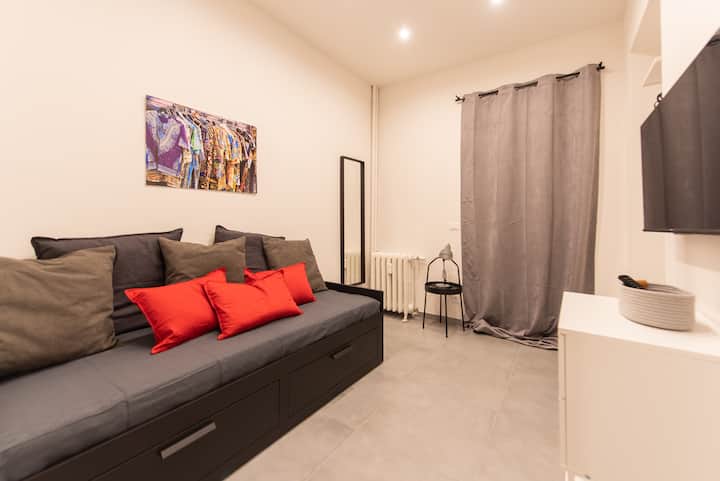 Всекидневна/единична спалня