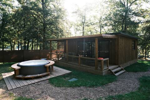 Lodge with private 3 bedroom spa