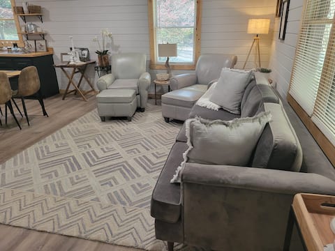 Popular Airbnb listing: Pleasant Gap - A Cozy Cabin in the Woods 2.6 acres in Gilmer