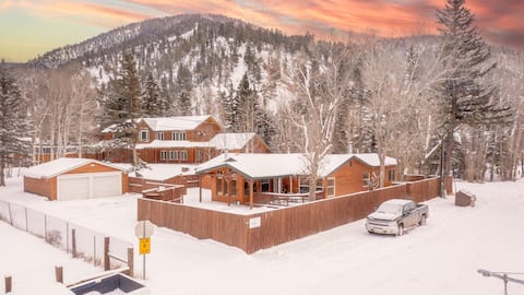 In Town of Red River 3Bed 3 Bath Single Story