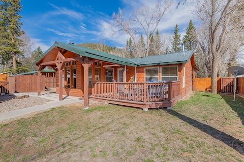 In Town of Red River 3Bed 3 Bath Single Story