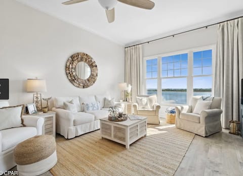 Successful Airbnb property: World-Class View at Reflections! in Upper Grand Lagoon