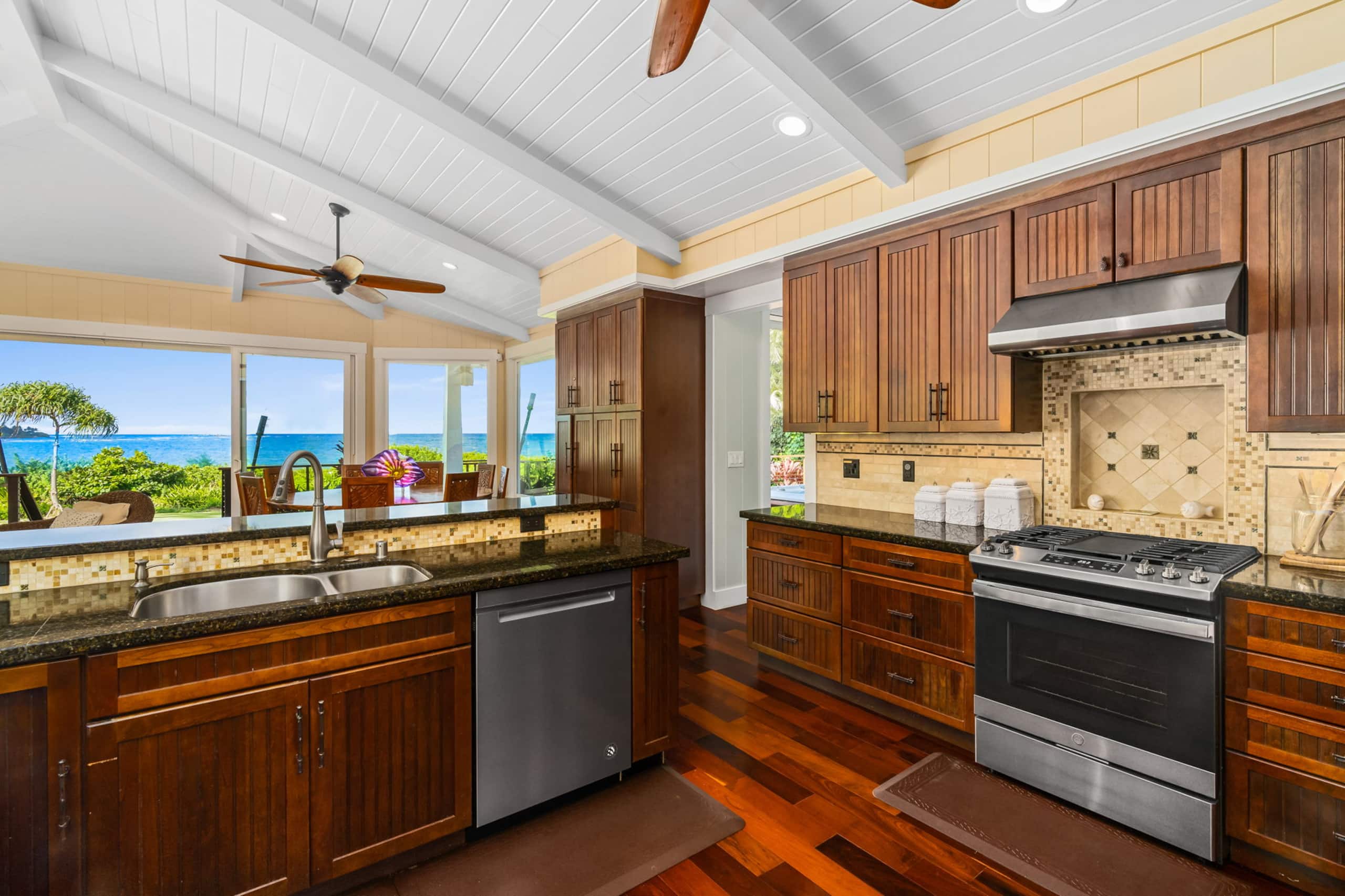 Home in Anahola · ★4.91 · 4 bedrooms · 6 beds · 4 baths - Photo 7