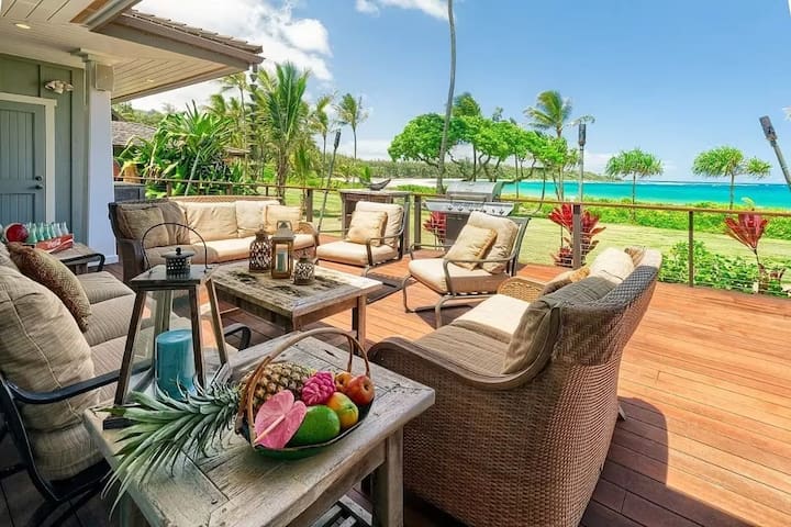 Luxe Beachfront Anahola with A/C