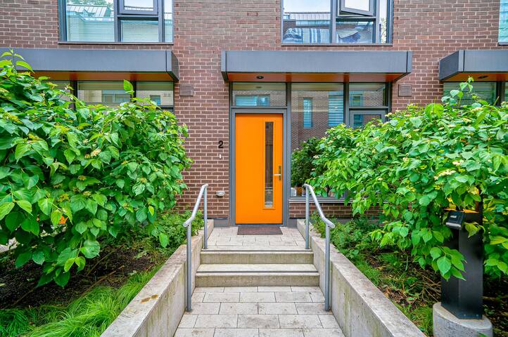 Townhouse Yonge N Bloor gallery image 5