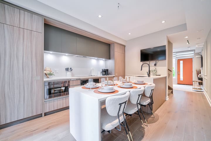 Townhouse Yonge N Bloor