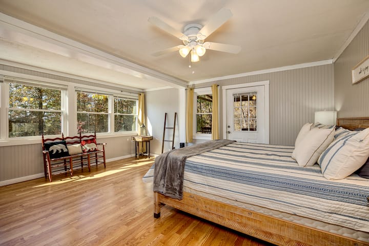 Relax in one of the king bedrooms. Spacious with great natural lighting!
