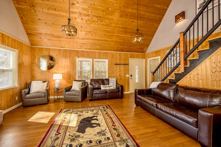 Ample seating to create a fun group atmosphere and even a pull out bed if desired!