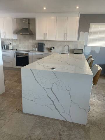 The Views! Gem in the heart Green Point gallery image 5