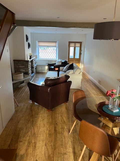 Top Airbnb: Night Owl Cottage in St. Helens