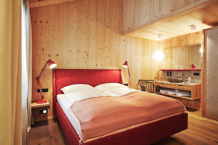 Bedroom with bathtub