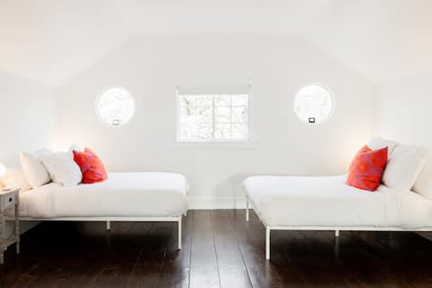 Complimentary 3rd night Jan-March!