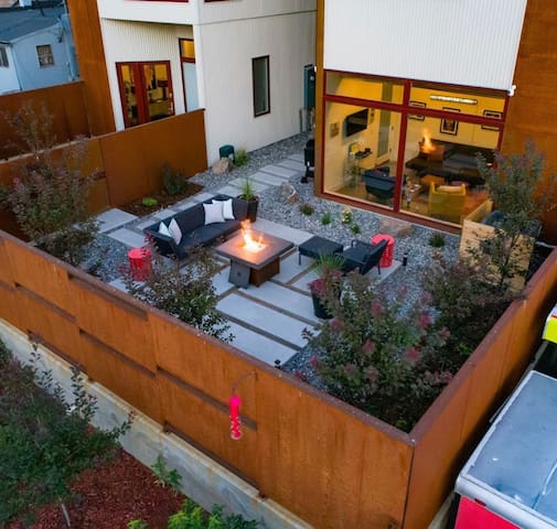 Mile-High Modern Retreat: Your Denver Getaway gallery image 4