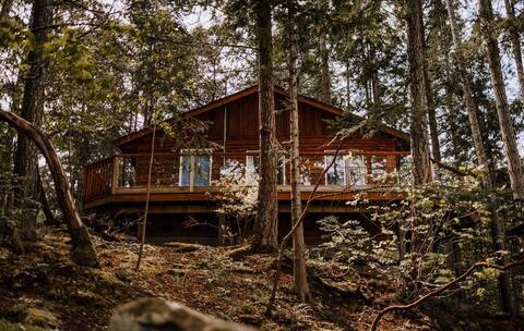 Cottage 4: a two-bedroom cottage on the bay!