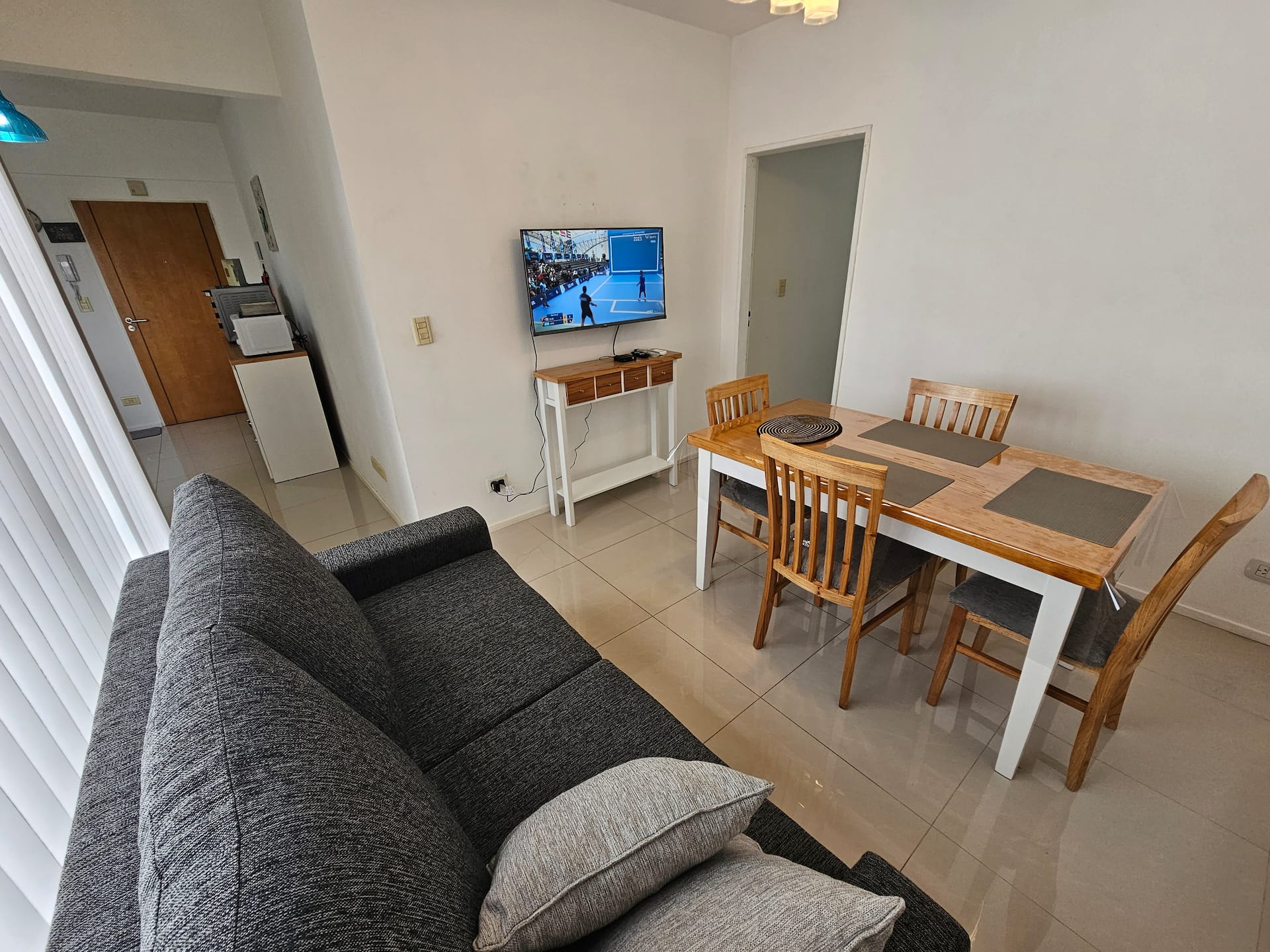 Bright one-bedroom apartment in Monserrat
