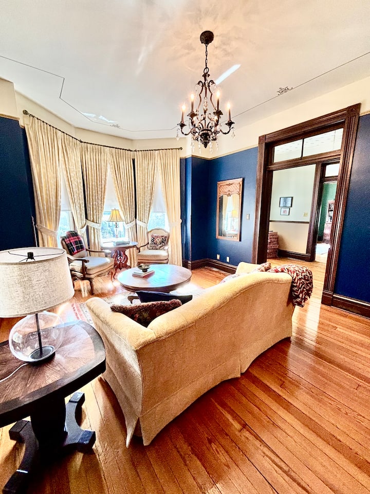 Historic Home Large Suite Downtown - Cape Girardeau, MO