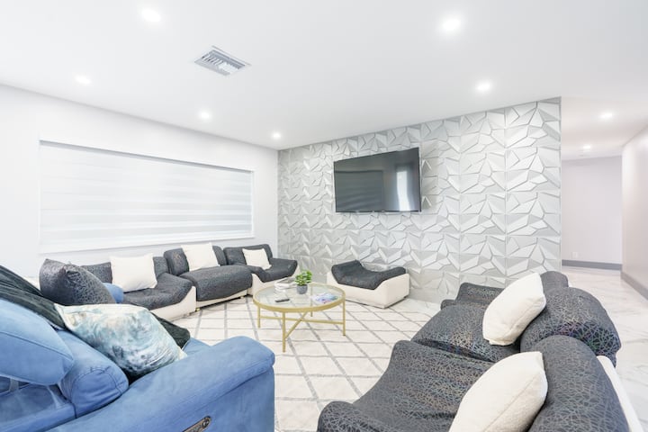 Brand New 5 Bedrm/5 Bths- Pool Home - Fll/mia! - Hollywood, FL