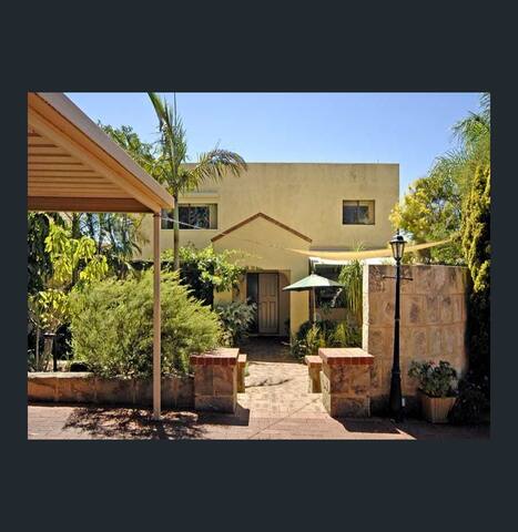 Mediterranean 5-Bedroom Retreat