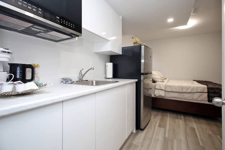 Cozy Modern Studio In Oakville | Free Parking - Oakville