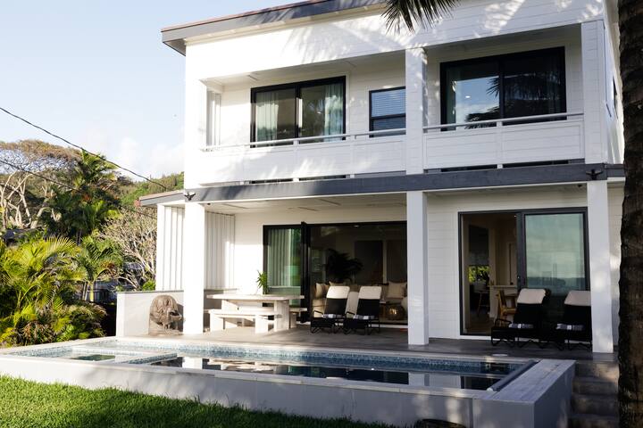 Luxury Beach Front with a pool and hot tub. gallery image 4