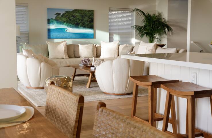 Luxury Beach Front with a pool and hot tub. gallery image 5