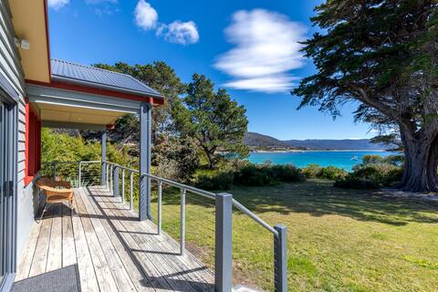 Seaside House - On Waubs Bay!