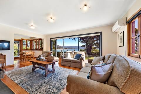 Seaside House - On Waubs Bay!