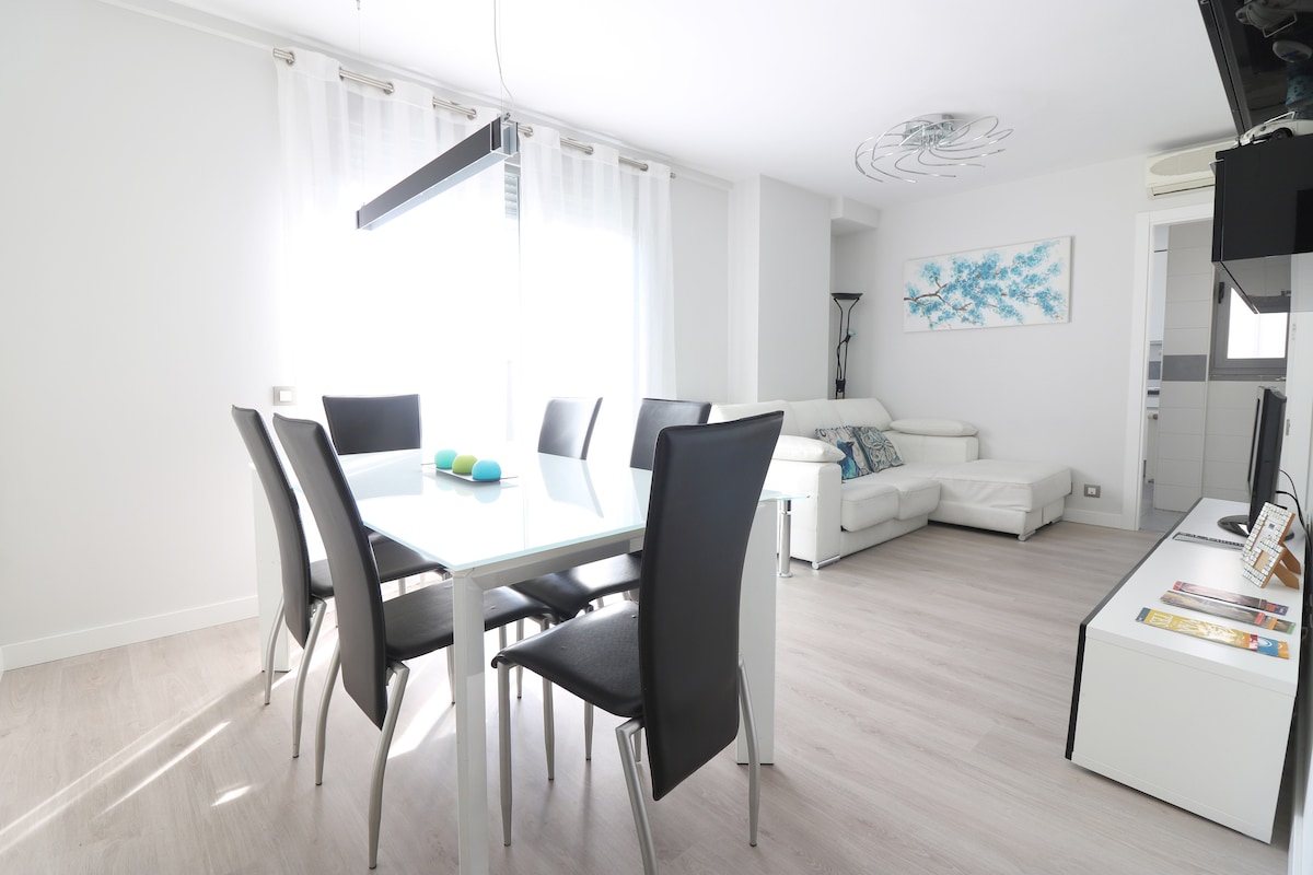 Popular Airbnb listing: Incredible Penthouse in Madrid - 8PAX in Fuencarral El Pardo