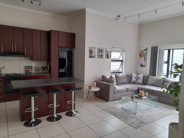 Entire house in Burgundy Estate, Cape Town gallery image 4