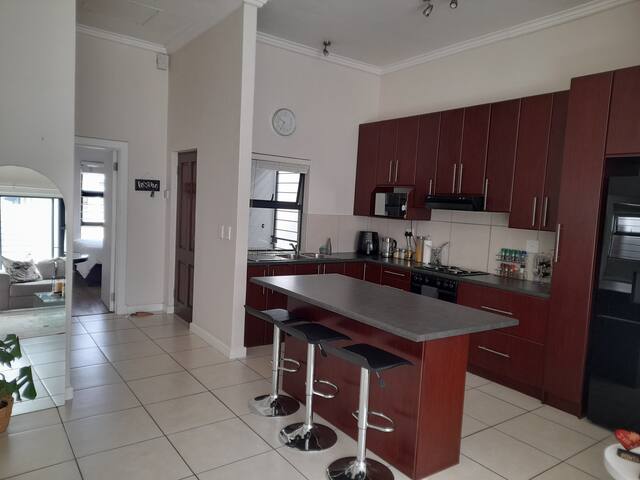 Entire house in Burgundy Estate, Cape Town gallery image 3