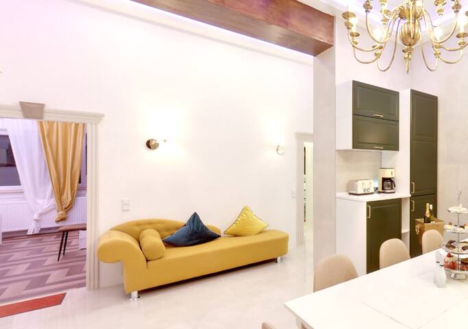 Hevals Palace 5 Raum Apartment gallery image 3