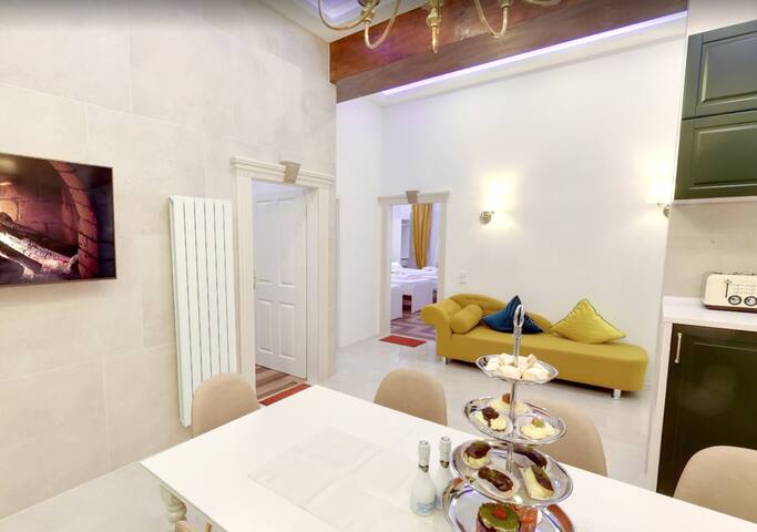 Hevals Palace 5 Raum Apartment gallery image 2