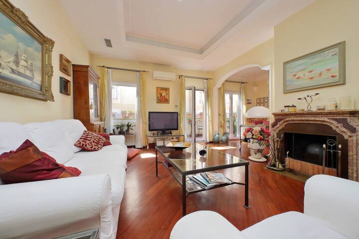 3V Luxury Apartment by Hili gallery image 3