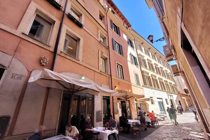 3V Luxury Apartment by Hili gallery image 2