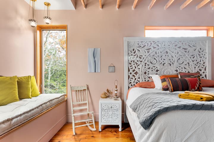 Hlavná spálňa s 1 jednolôžkom/ 3rd Fl