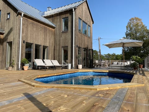 Modern villa in the archipelago with pool and nature